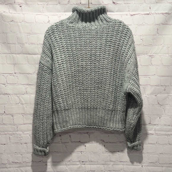 H&M Gray Turtleneck Knit Sweater Woman’s Size XS - Picture 3 of 4
